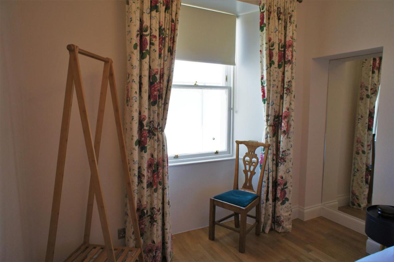 136 West Princes Street * Helensburgh